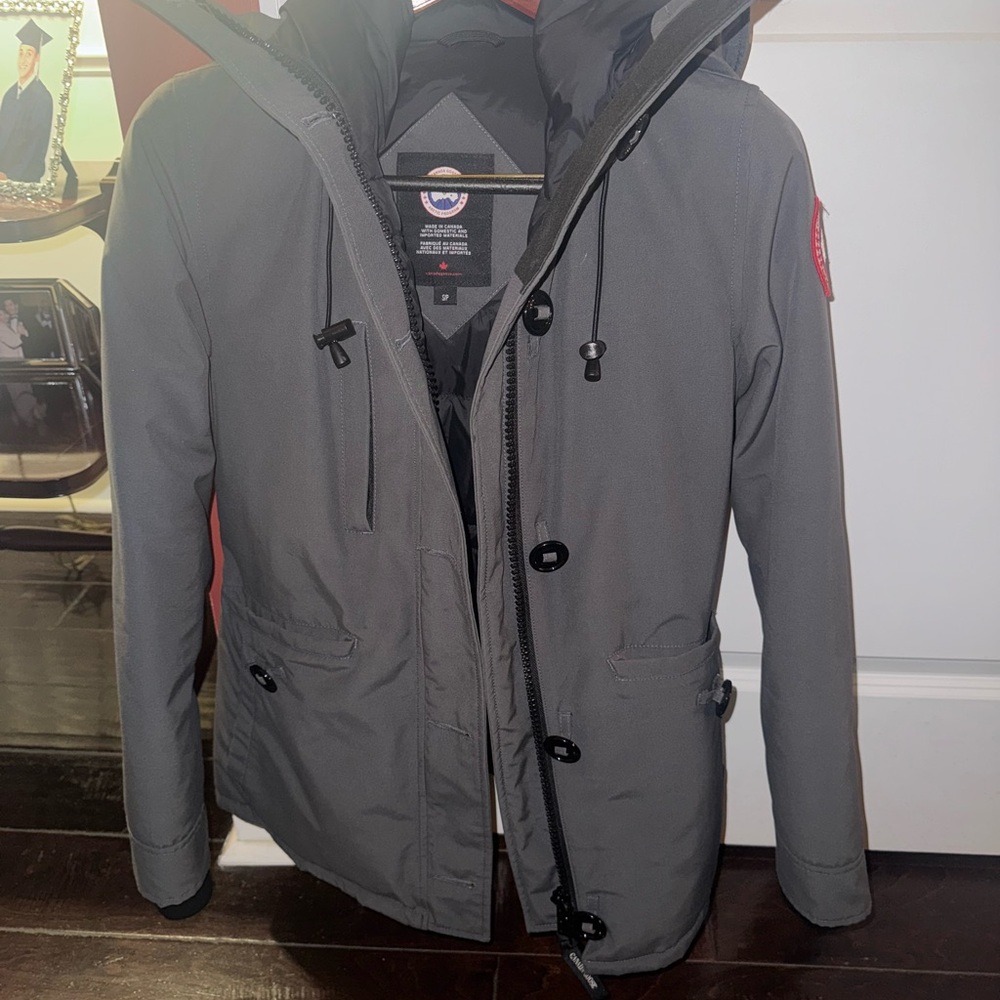 Women’s Gray Hooded Canada Goose Size Small